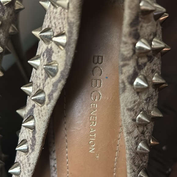 BCBG spiked suede snake skin like high heels size 7.5, 37.5 - Picture 12 of 13